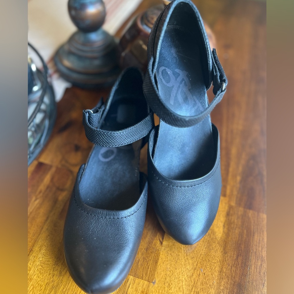 OTBT Black Platform Mary Jane Sandals